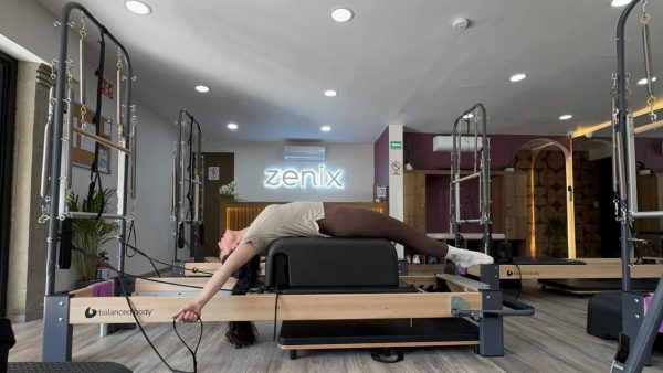 Sesión de pilates terapéutico